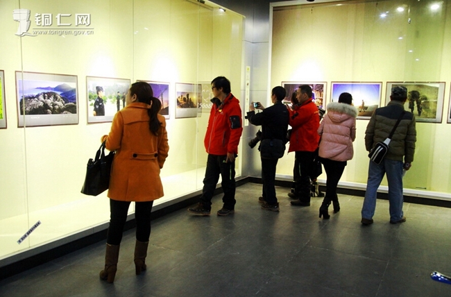 第七届“锦江春潮”书画、摄影展在傩文化博物馆举行