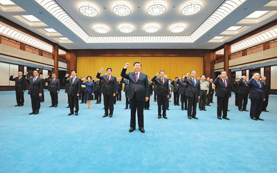 近平在参观“‘不忘初心、牢记使命’中国共产党历史展览”时强调 铭记奋斗历程担当历史使命 从党的奋斗历史中汲取前进力量 习近平带领党员领导同志重温入党誓词 李克强栗战书汪洋王沪宁赵乐际韩正王岐山参加活动