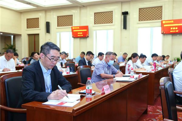 万立骏出席全国侨联系统挂兼职副主席培训班开班式并作专题报告