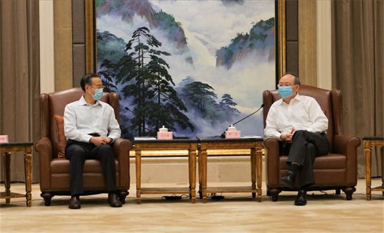 万立骏在福建调研侨联工作