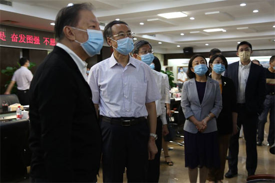 万立骏在福建调研侨联工作