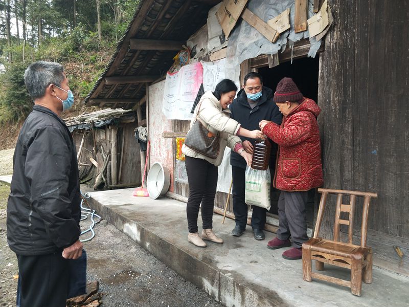 铜仁市侨联领导黄琳赴茅坪村开展“双联双促”支部联建和“我为群众办实事”活动