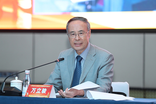 中国侨联召开学习习近平经济思想促进高质量发展侨商座谈会 万立骏出席并讲话