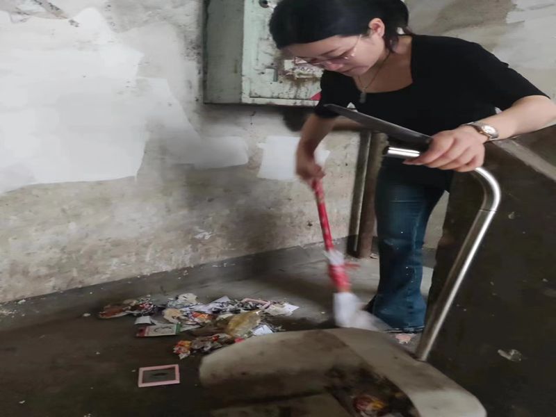 市侨联党支部组织开展“文明城市创建”志愿服务活动