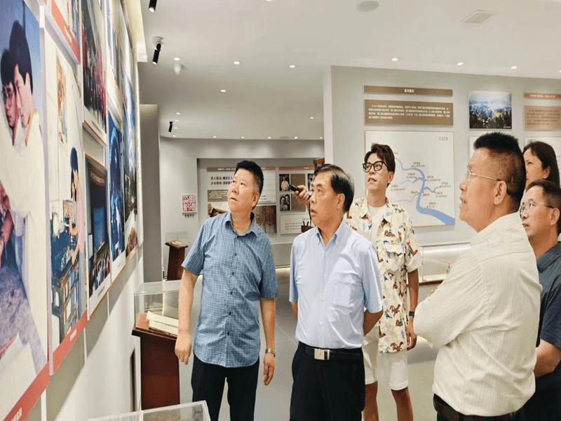 杨黔生一行在铜仁学院开展调研座谈