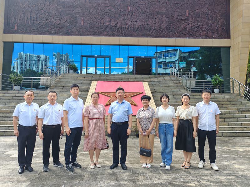 市侨联在铜仁革命军事陈列馆开展主题党日活动